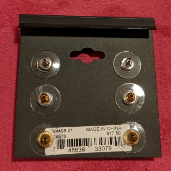 NWT GUESS Flowers and Ball Stud Earring Set - Picture 3 of 4